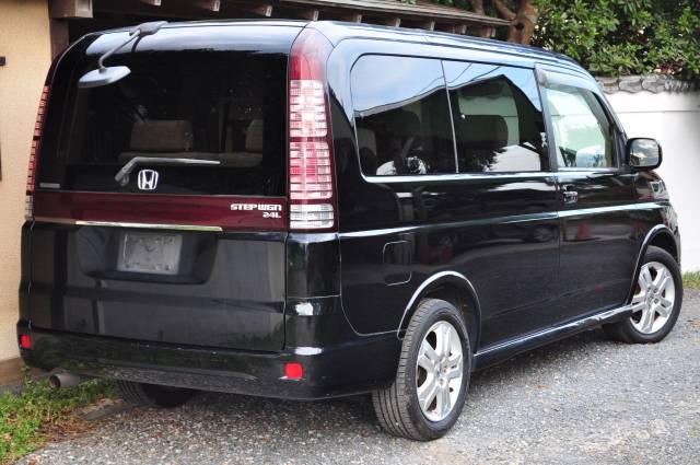 2004 Honda Stepwagon Spada 2.4i Swivel Front Seats