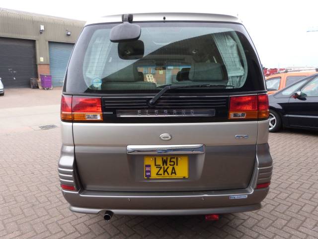 2002 Nissan Elgrand 3.5 X Only 27,000 Miles From New