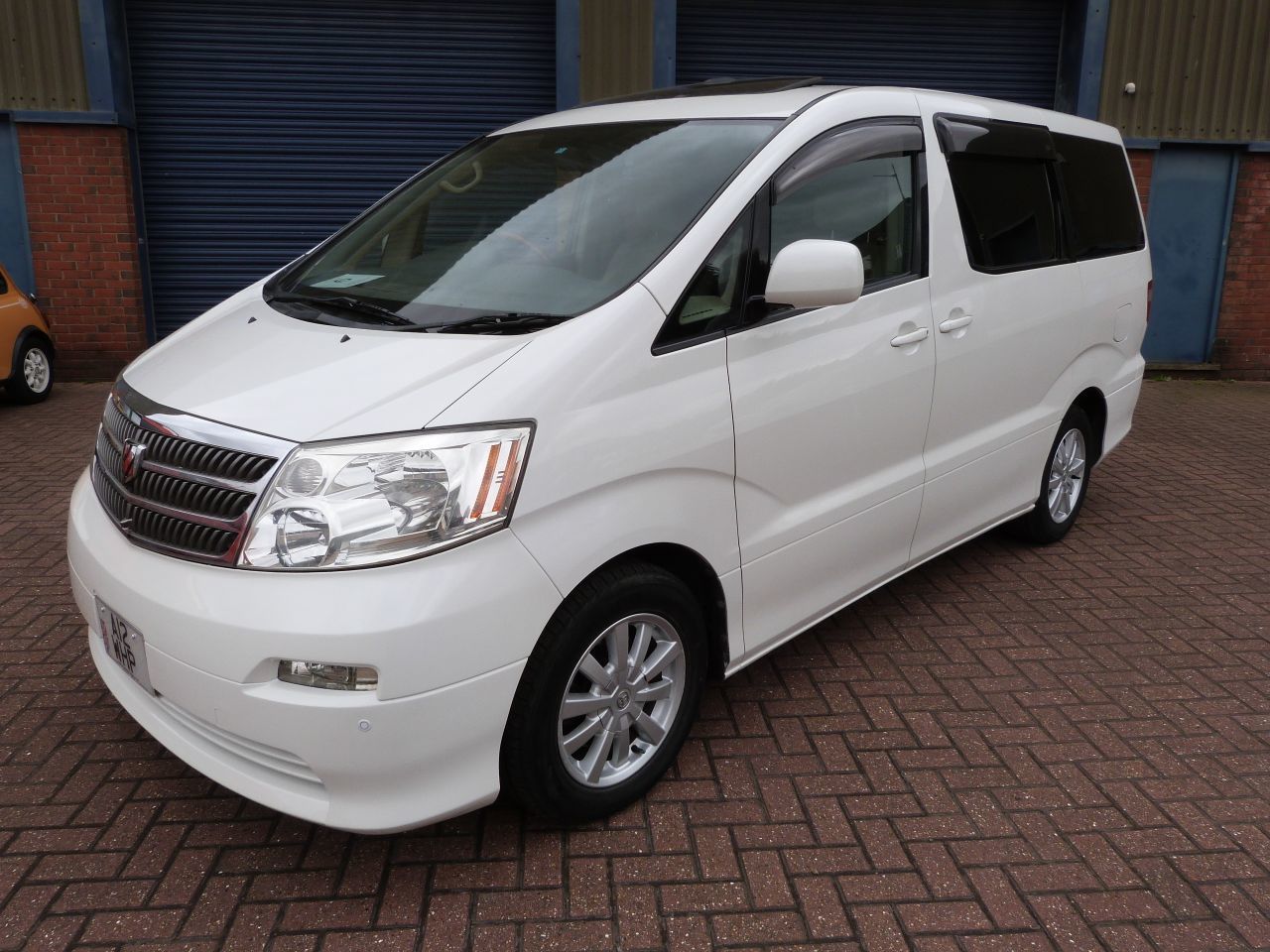 2004 Toyota Alphard