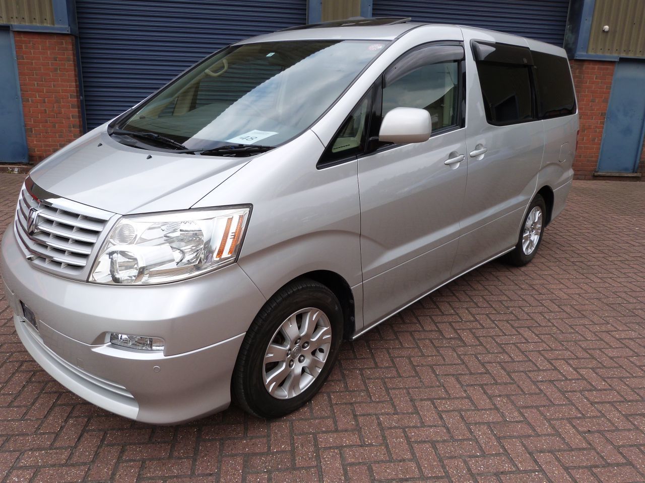 2004 Toyota Alphard