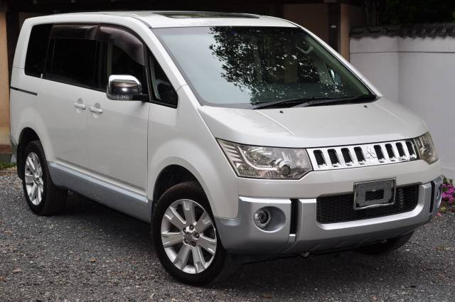 Mitsubishi Delica 2.4 D5 G 4WD (DEPOSIT TAKEN) MPV Petrol White