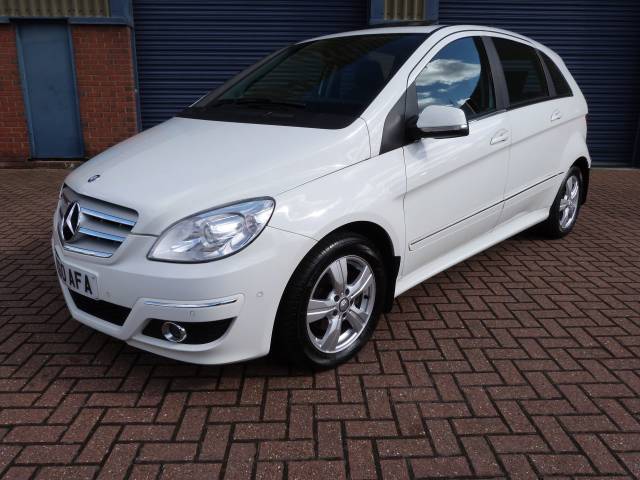 Mercedes-Benz B Class 1.7 B180 SE 5dr CVT Auto MPV Petrol White