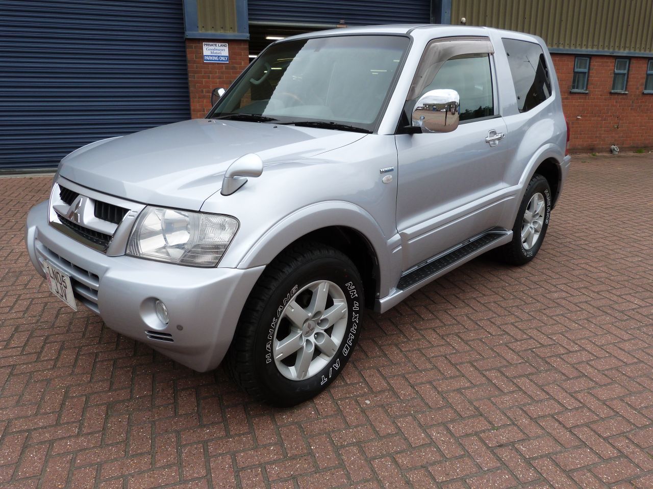 2005 Mitsubishi Pajero